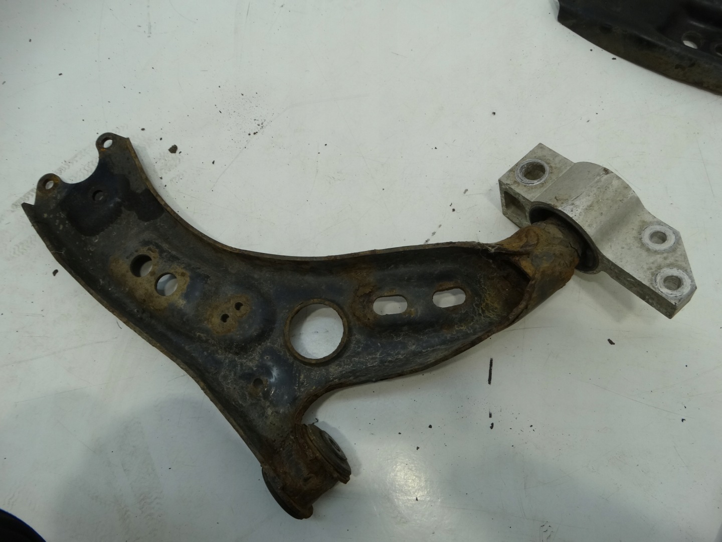 arm left front VW GOLF VI plus 2.0TDI 2011R. 172TYS.KM