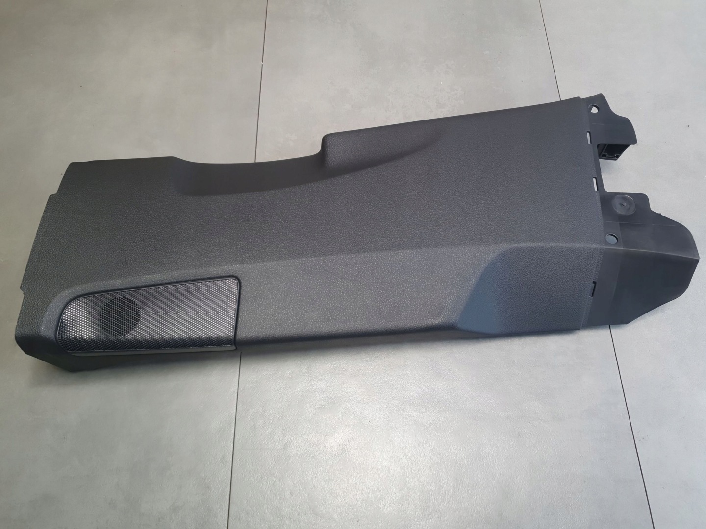 Audi Q8 cover slupka B lower left 4M8867239