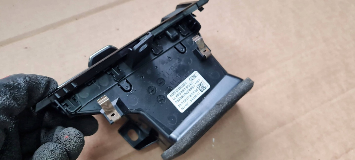 Q3 83A grid air conditioning devices air hose consoles right 83B820902