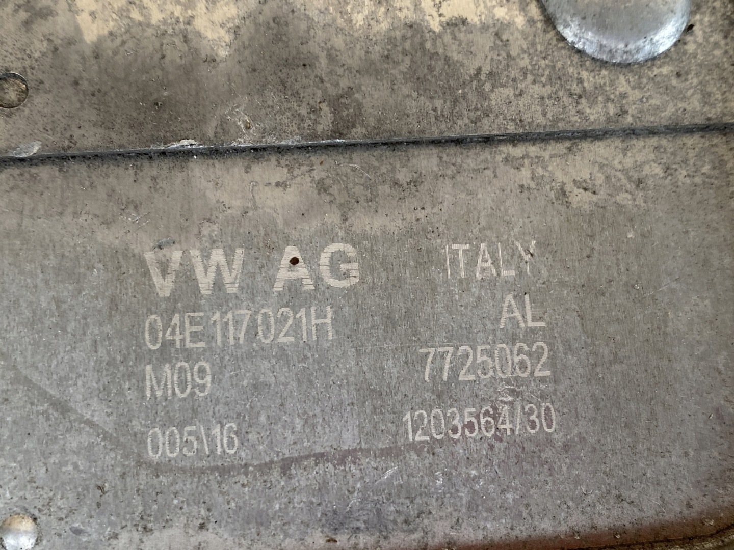 AUDI VW 1.0TFSI radiatore olio 04E117021H
