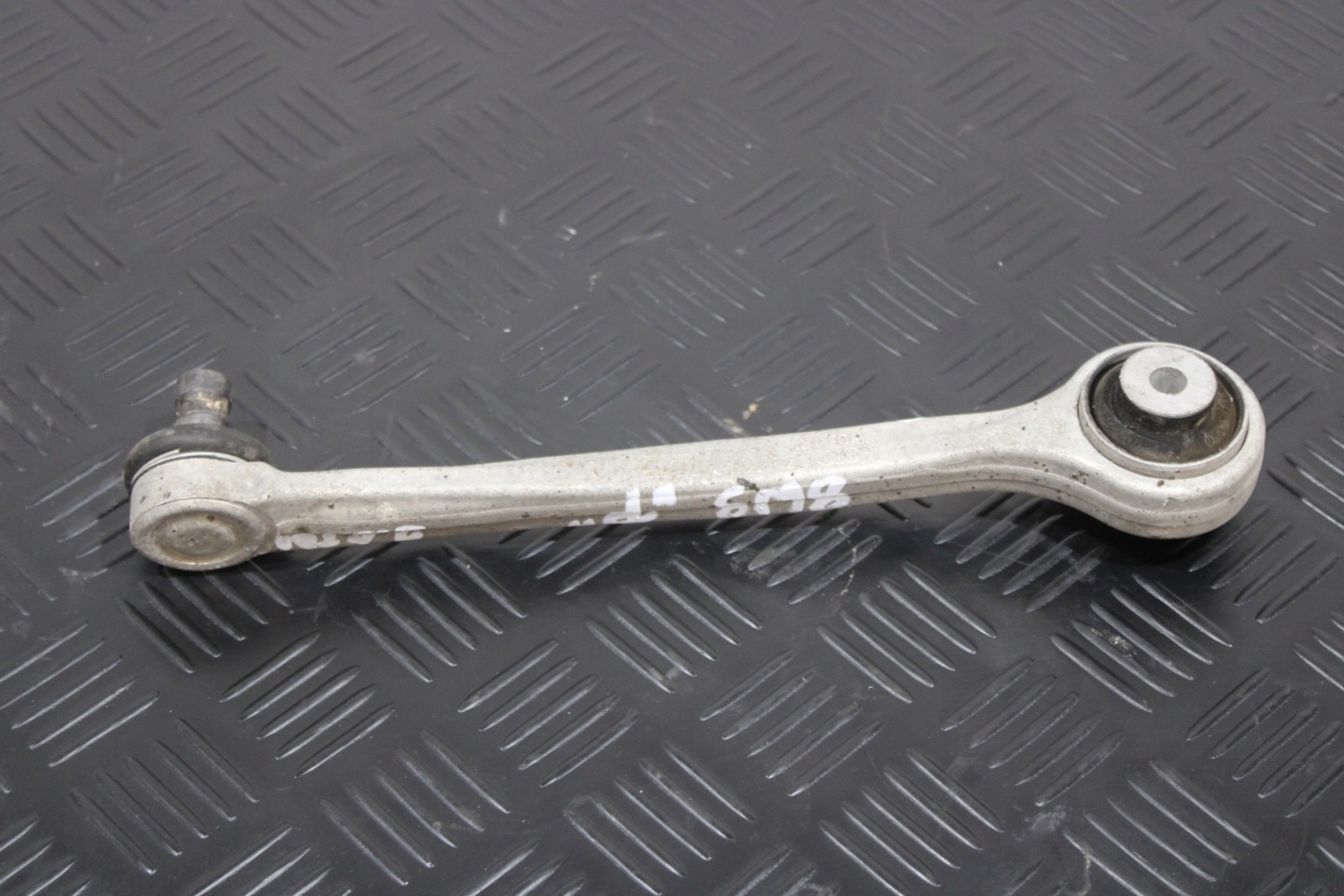 arm right front upper 8W0407506A AUDI A4 B9 8W0 8W9 ALLROAD