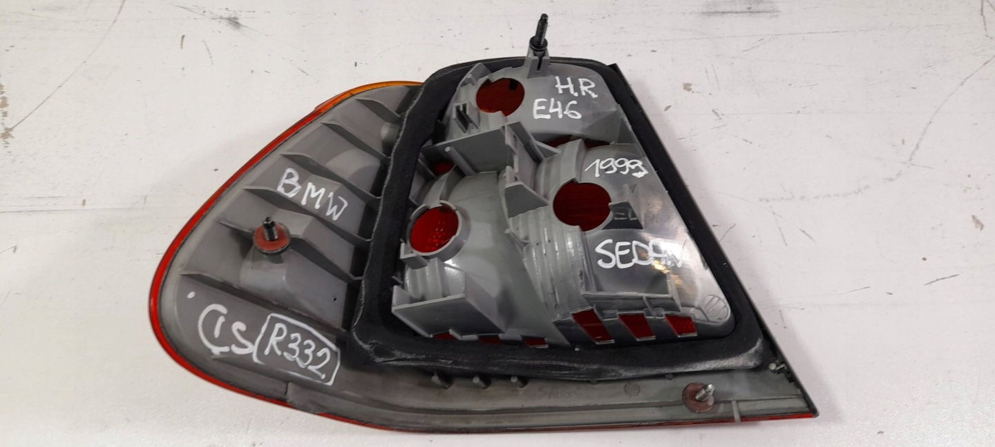 BMW 3 E46 Sedan Licht hinten rechts 8364922 (R332)