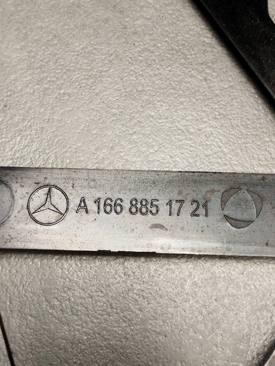 Mercedes-Benz GLE W166 bumper bracket left rear part A1668851721