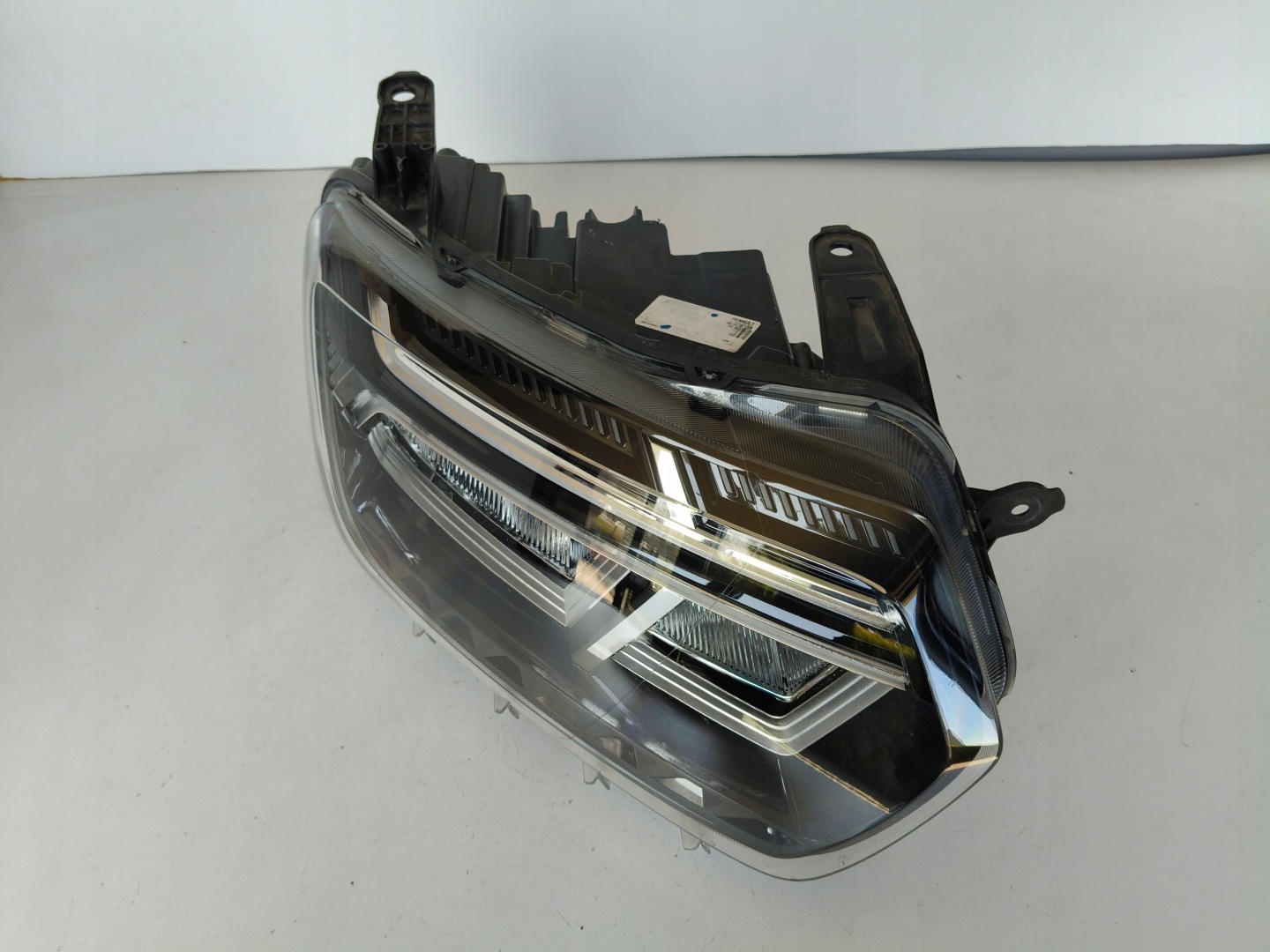 light right REFLEKTOR DACIA DUSTER II LIFT FULL LED