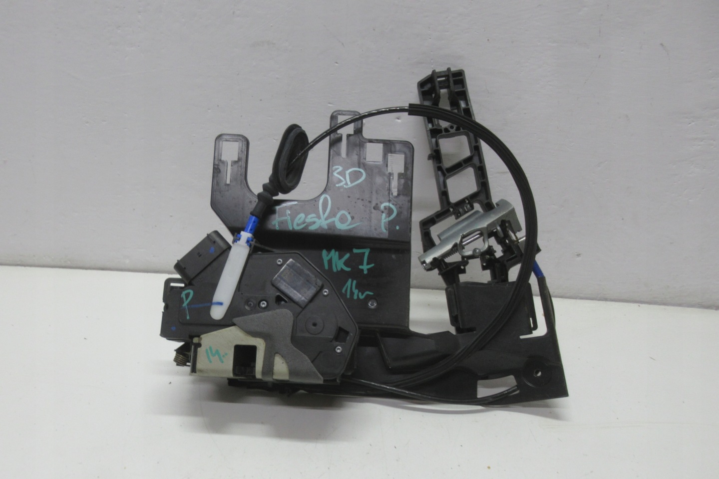 FORD FIESTA MK7 14R lock door right front