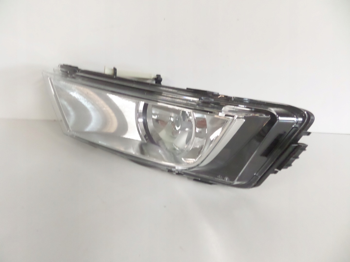 fog light light left SKODA OCTAVIA III 13-17