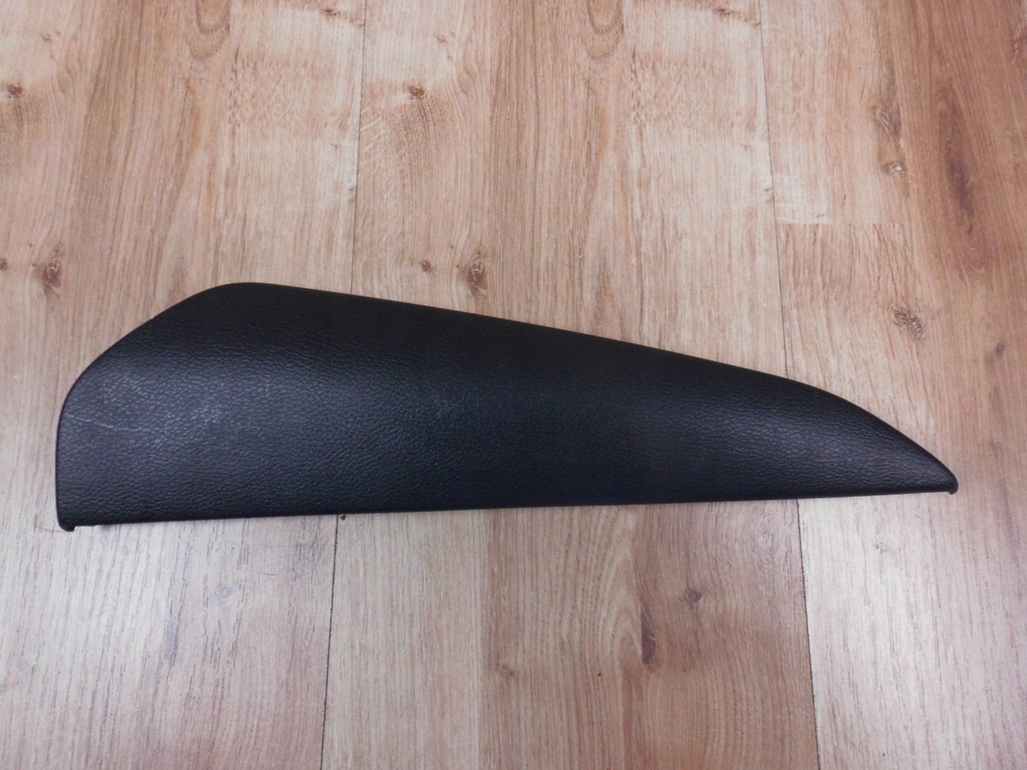 Nissan Leaf II ZE1 moulding tunelu cap left