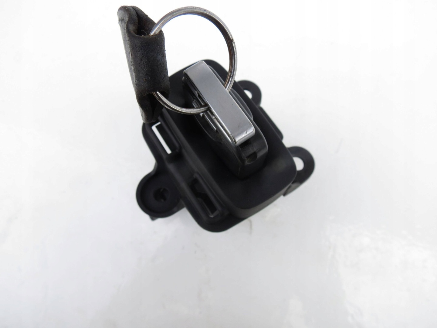ignition module player KLUCZYKA VOLVO V60 AH4N15607AE