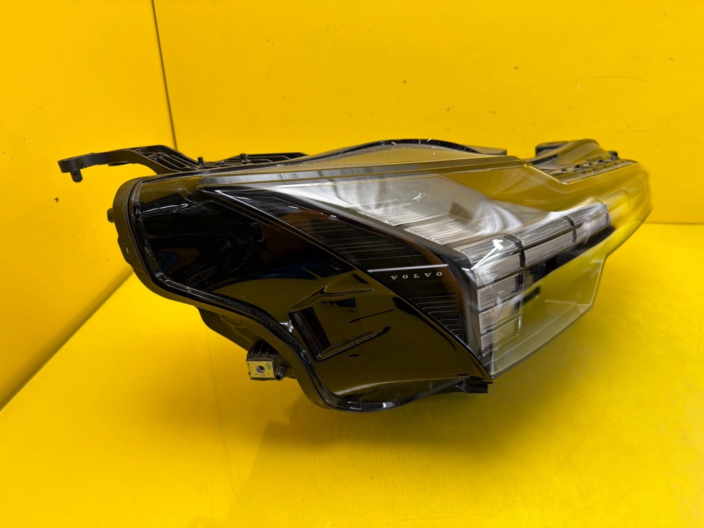 light right front Volvo EX30 Full Led 80000628
