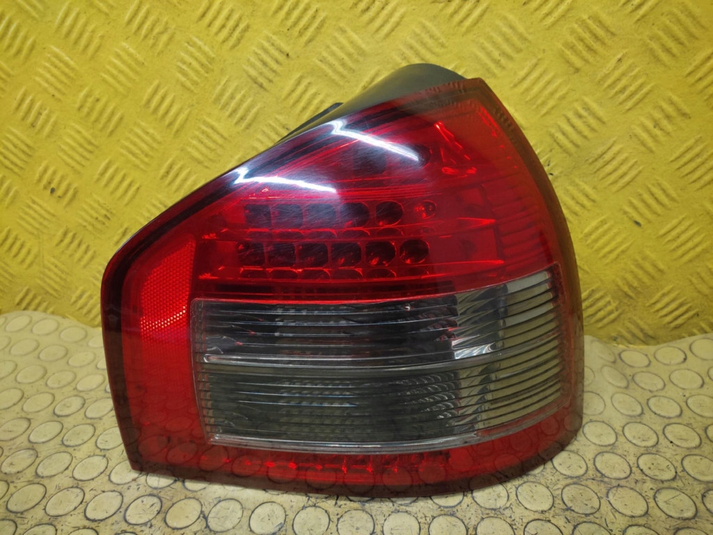 AUDI A3 8L light right rear part