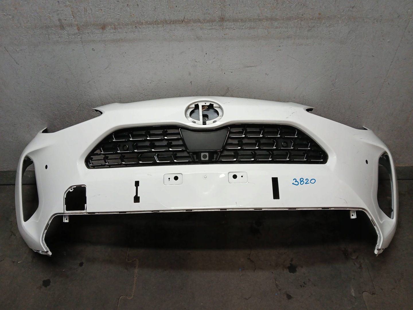 bumper front TOYOTA YARIS CROSS