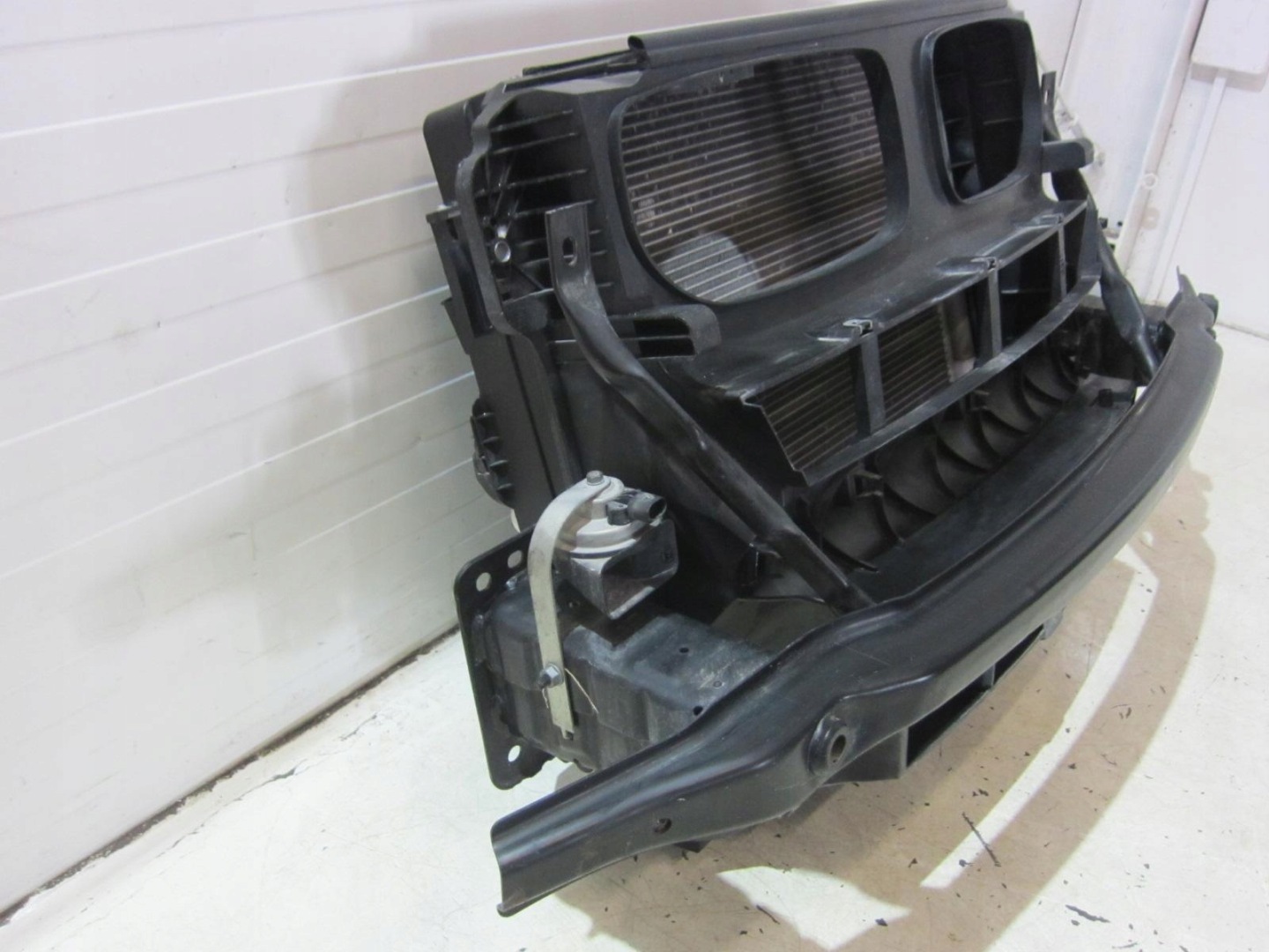 BMW X5 E70 4.8 3.0 Si support panel for radiators radiator sider pillar 7165458