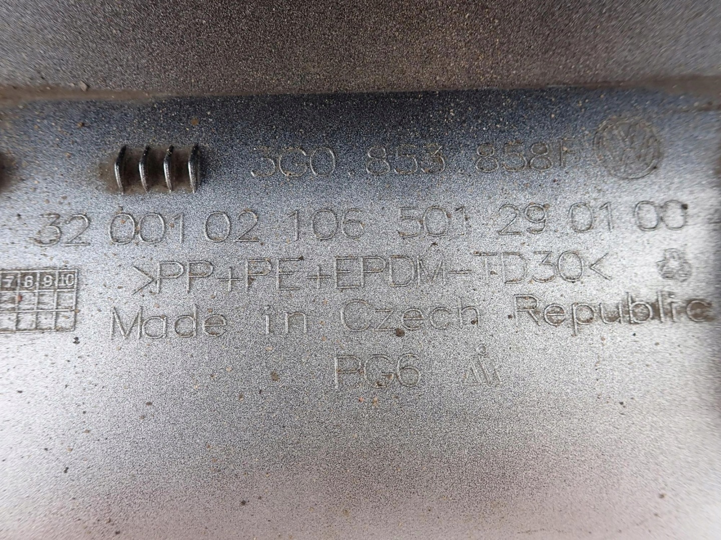 VW PASSAT B8 14-23 threshold right moulding threshold right