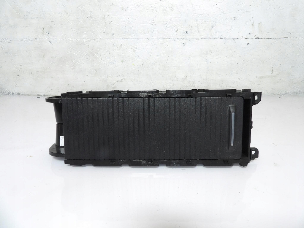 FORD FOCUS MK4 Handschuhfach TUNELU JX7B-A13560-A