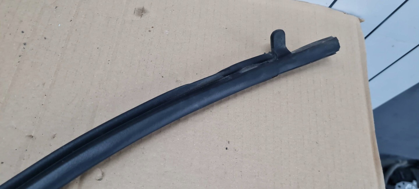 Chrysler Pacifica 2022 gasket rubber upper SZYNY right right rear part