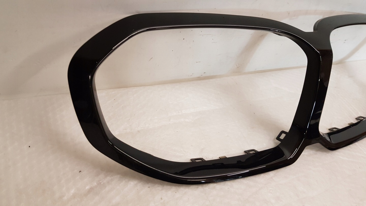 Grill der Stoßstange Grill BMW F40 SHADOWLINE