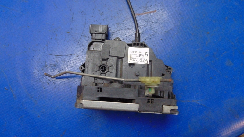 lock door right front 6 vertical OPEL CORSA D 06-14 ROK