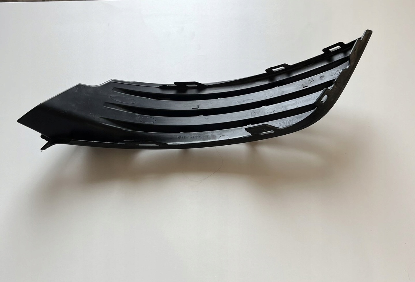 RENAULT MEGANE IV 4 16-20 grid left W bumper 263362043R