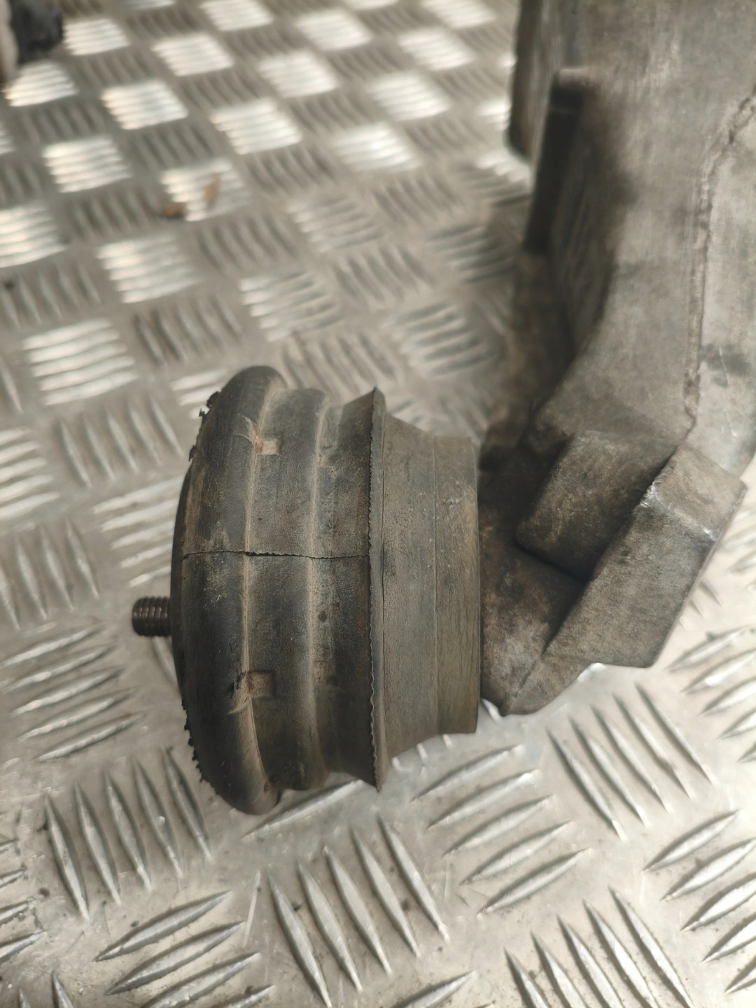 engine mount BMW E39 M52B20TU 67533629