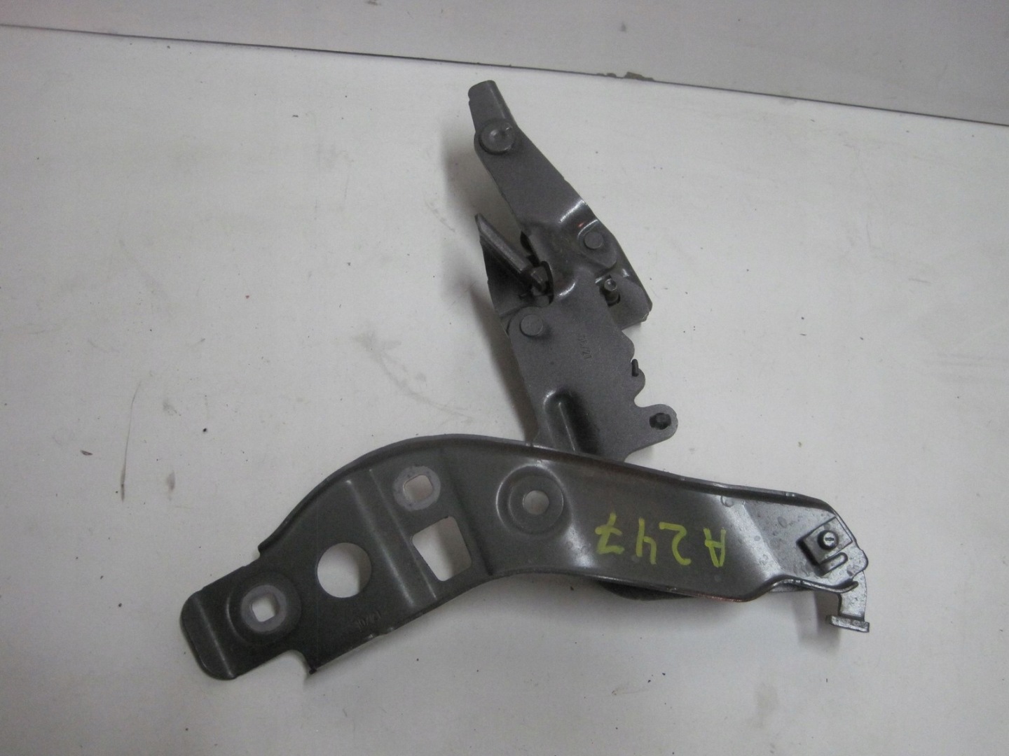 hinge bonnets right MERCEDES 247 2478806901 2478807001 right