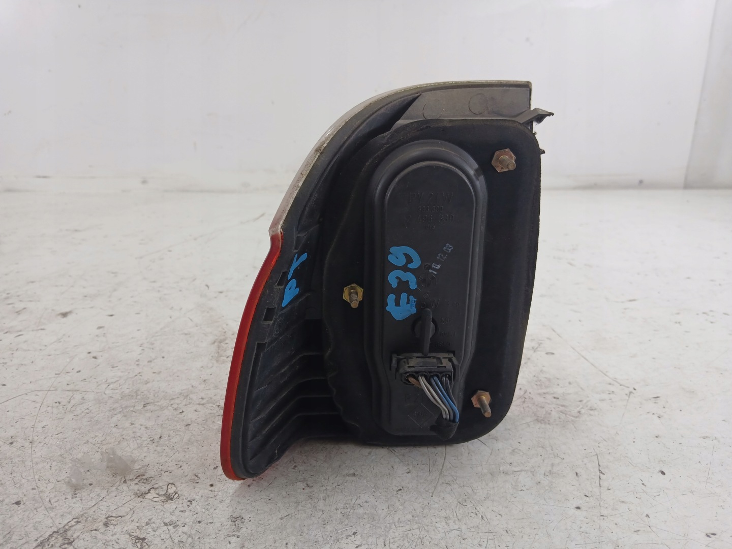 BMW E39 KOMBI LIFT light right rear part fender