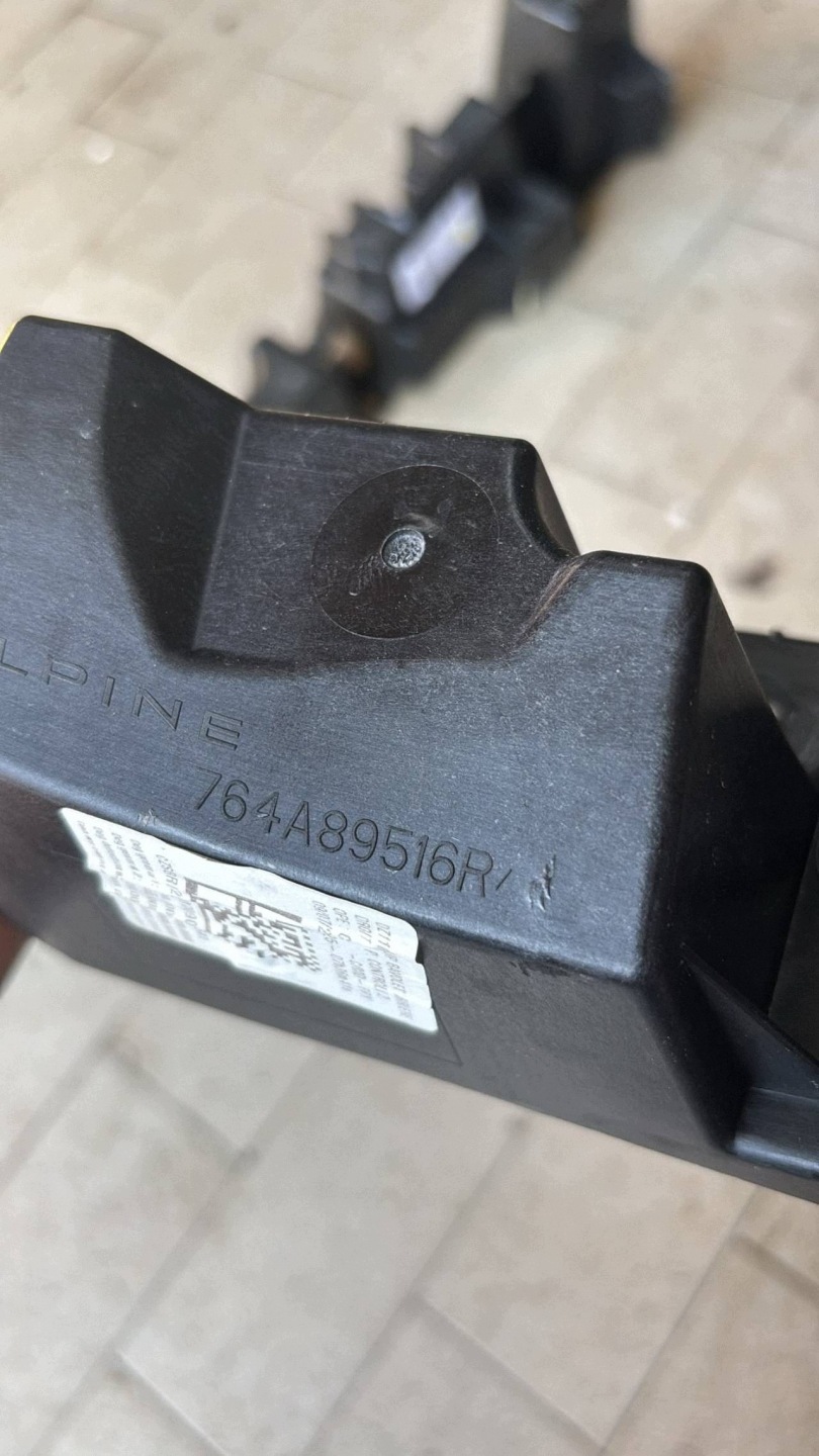 support seuil arrière prise droit Alpine A390 764A89516R