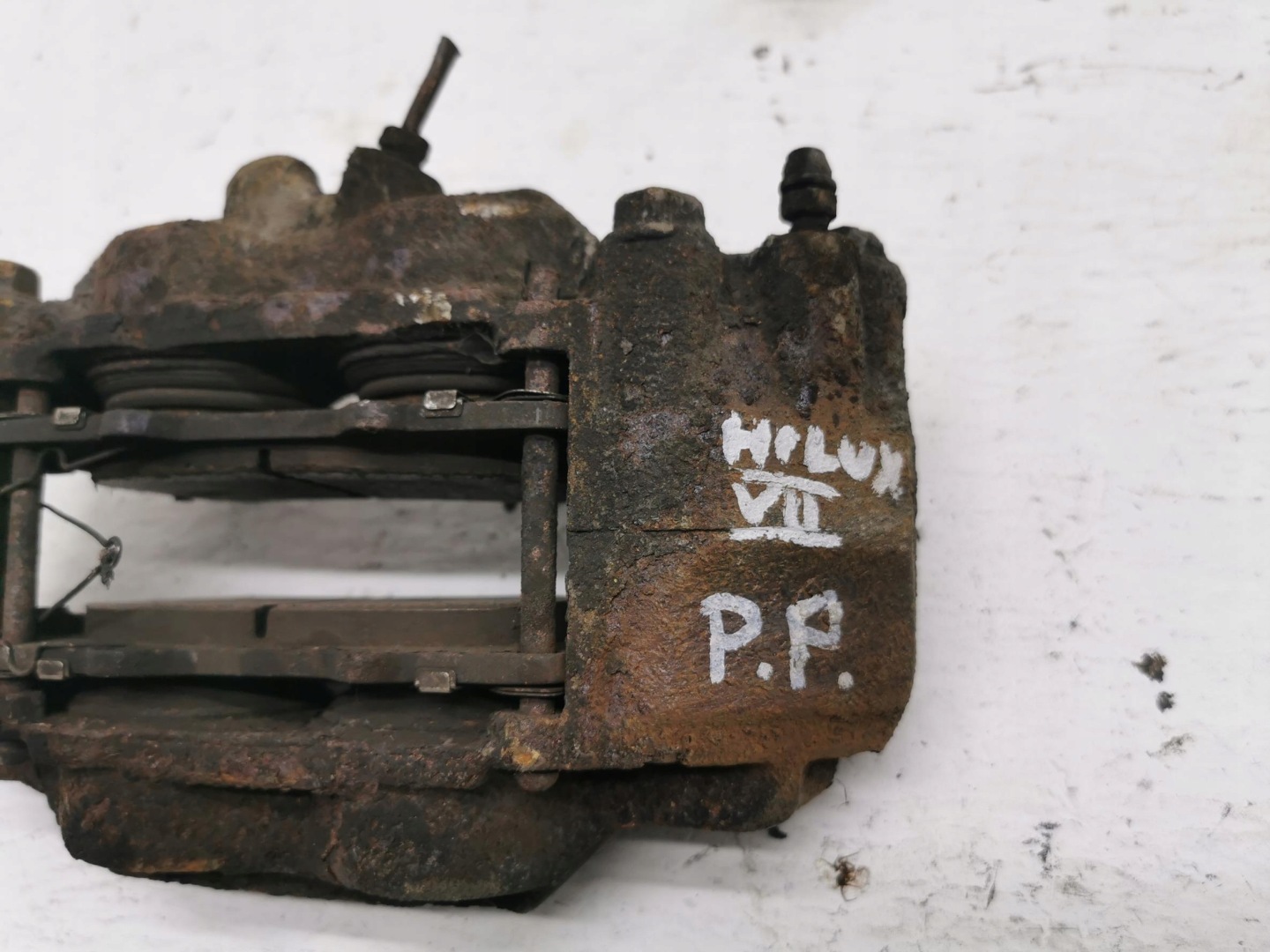 caliper brake right front TOYOTA HILUX VII 3.0D
