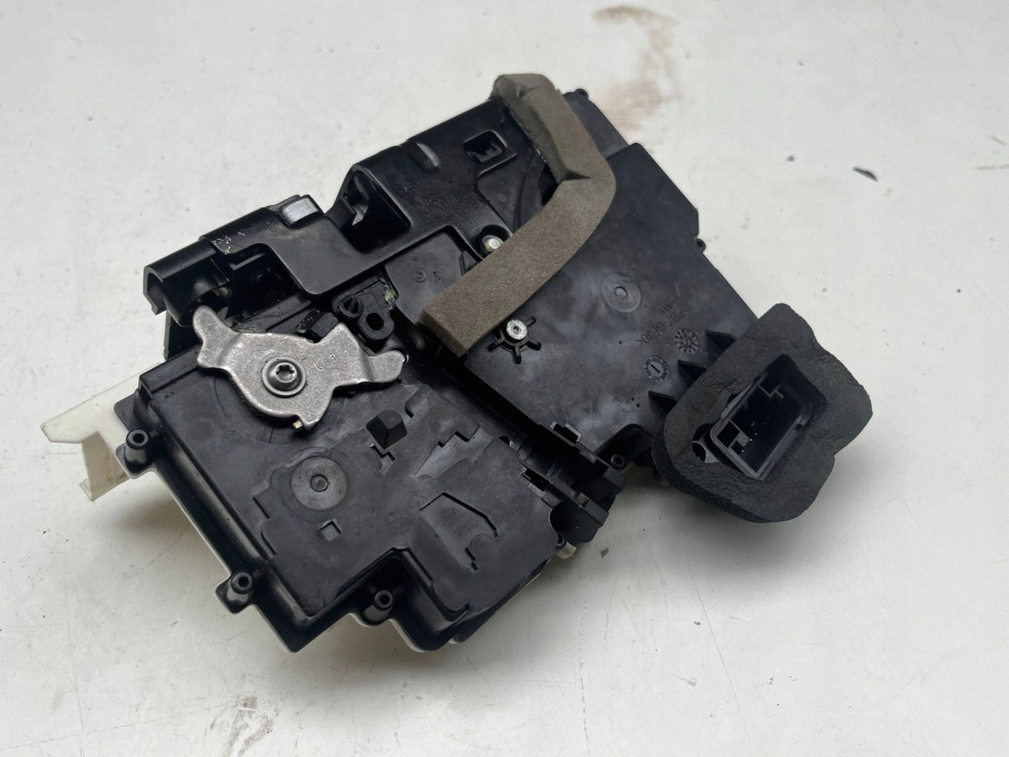 AUDI A6 C8 lock door left front 4K1837015J @M