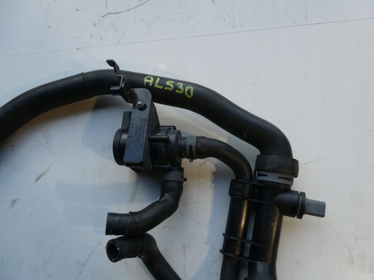 VW PRIJENOS PRIRUBNICA VODE 5N0121070K