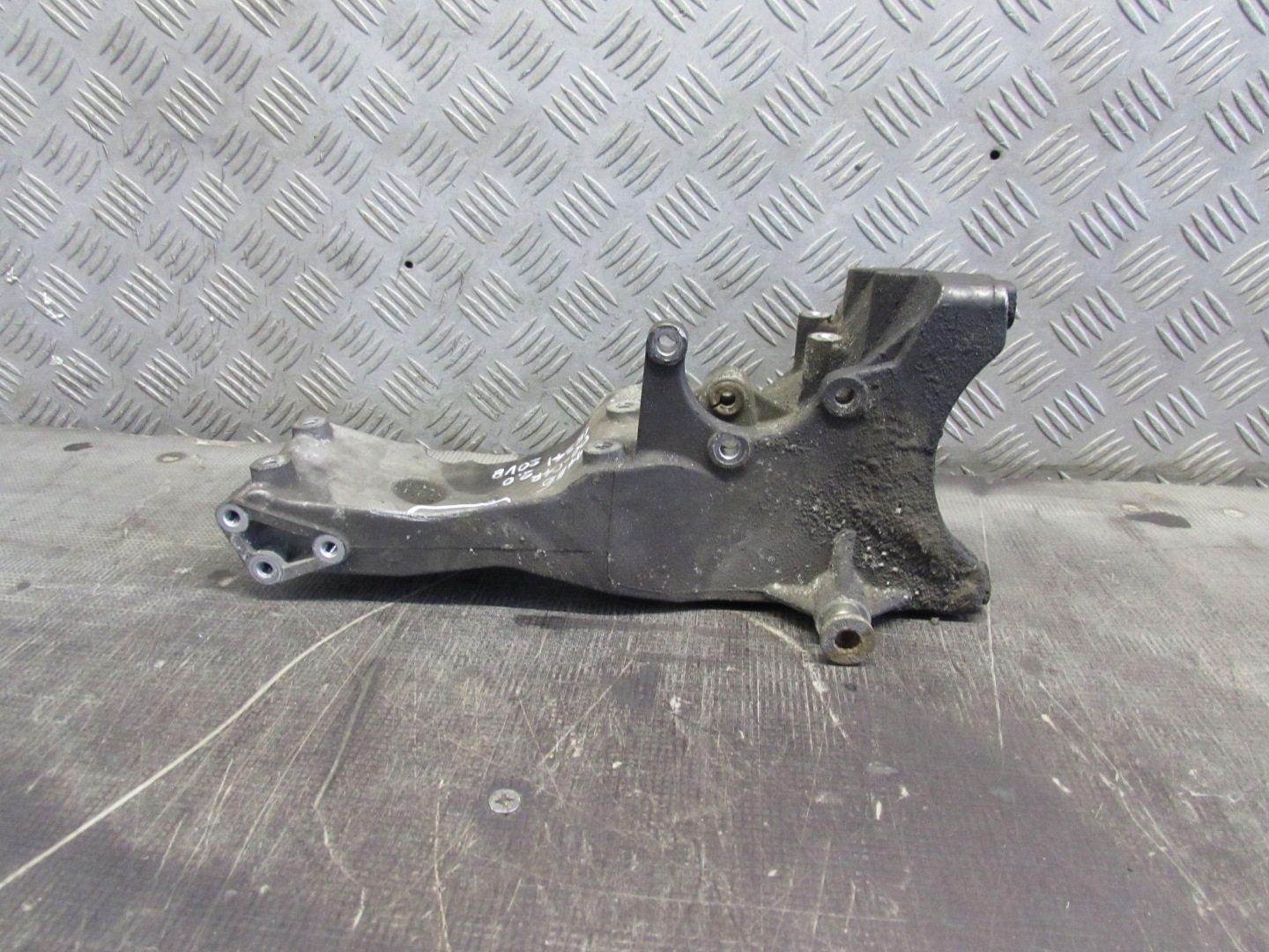holder holder alternator audi a4 b6 2.0 b alt 00-05 06B903143L