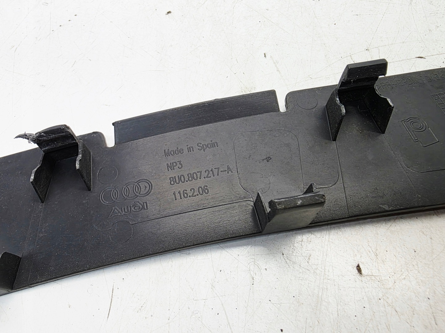 cap moulding siders below bumper front AUDI Q3 8U 8U0807217A