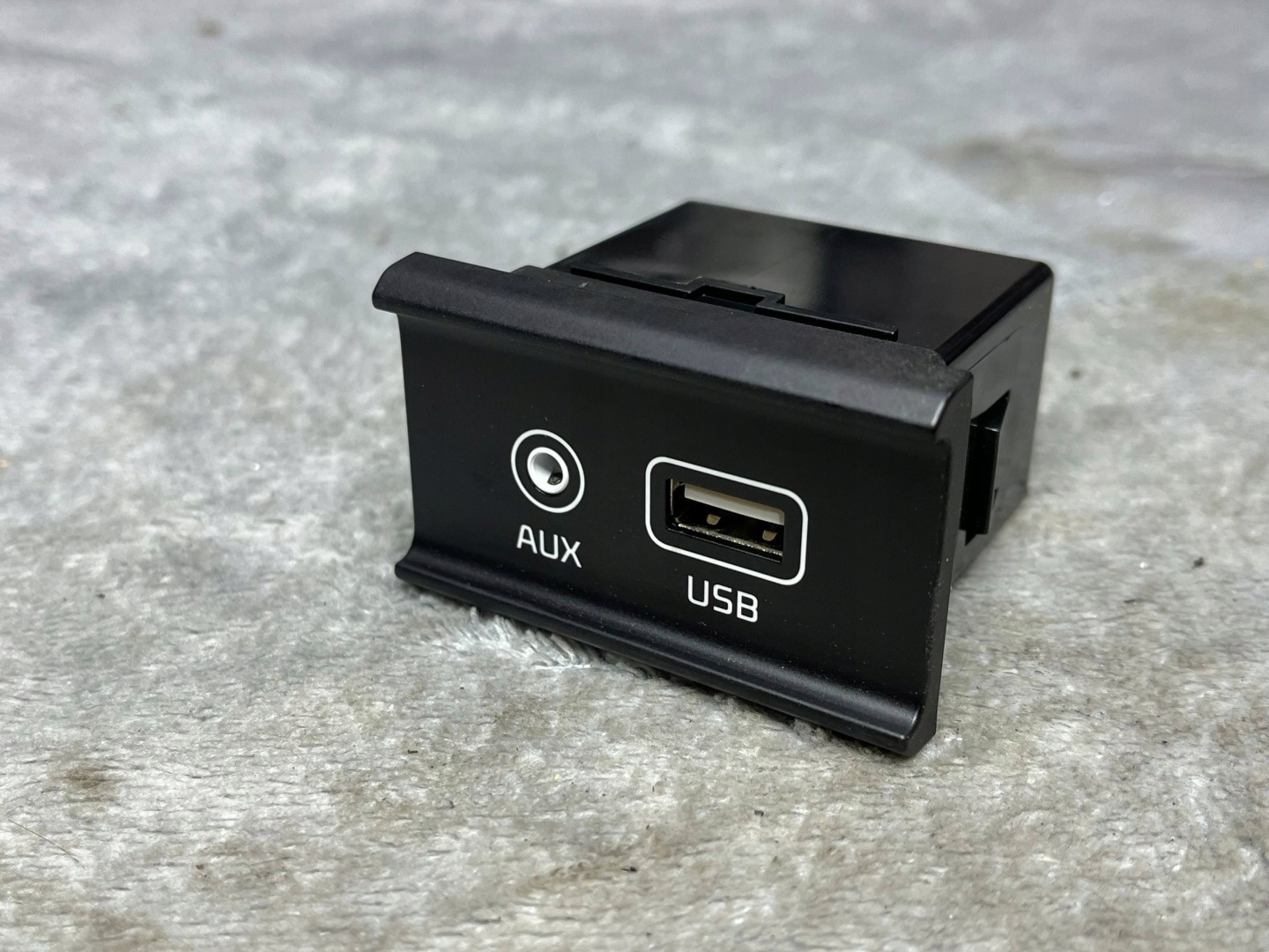 adapter AUX USB ZAPALNICZKI bundle 96120-G5100 KIA NIRO !J