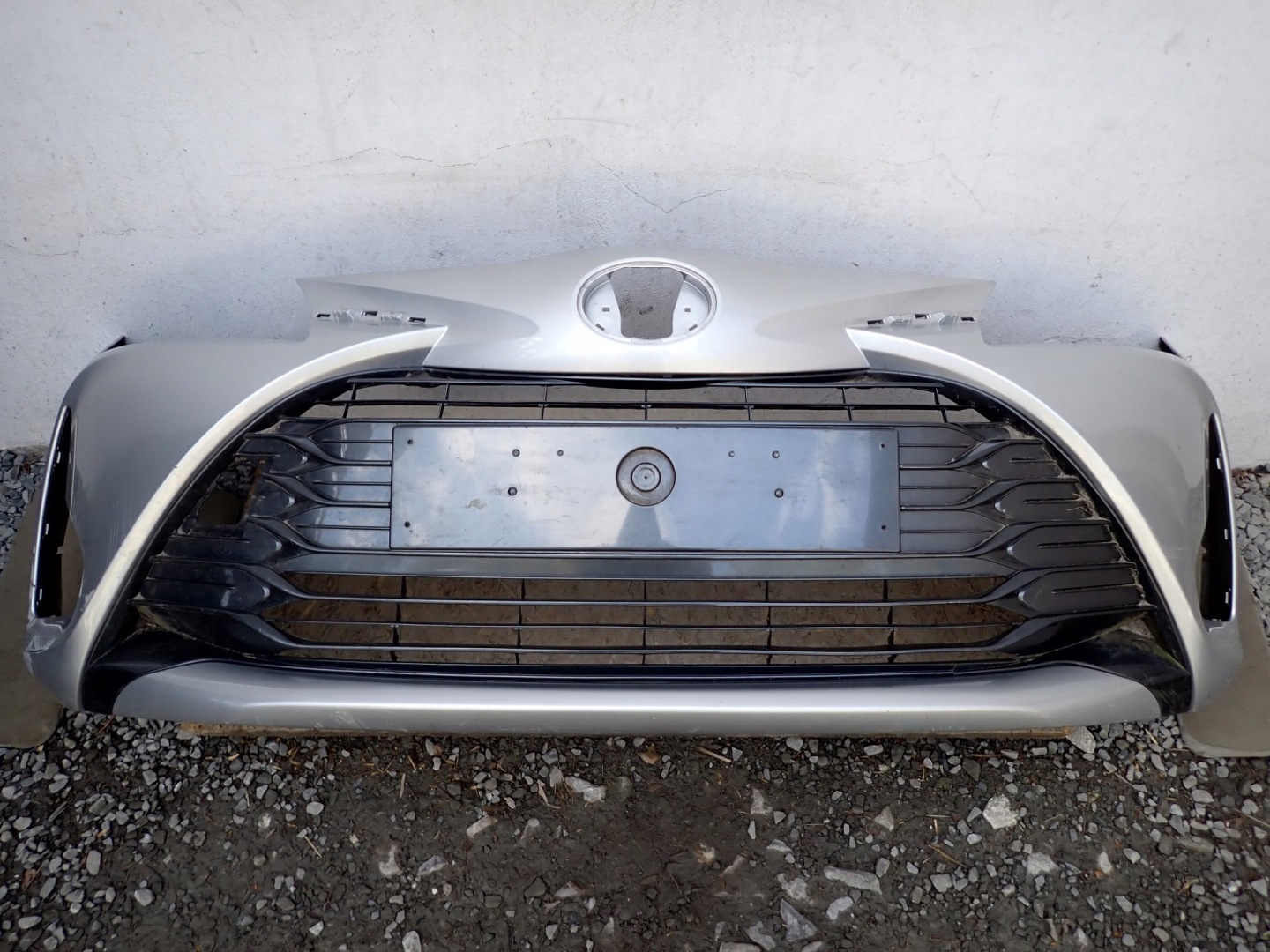 bumper front front TOYOTA YARIS 3 III LIFT 2017-2020R