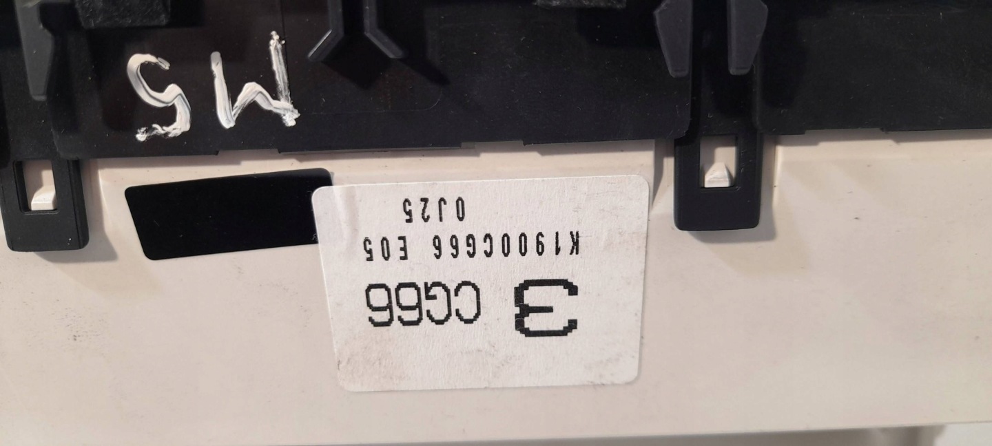 Mazda 5 vezérlö panel a klímának K1900CG66 (P4)