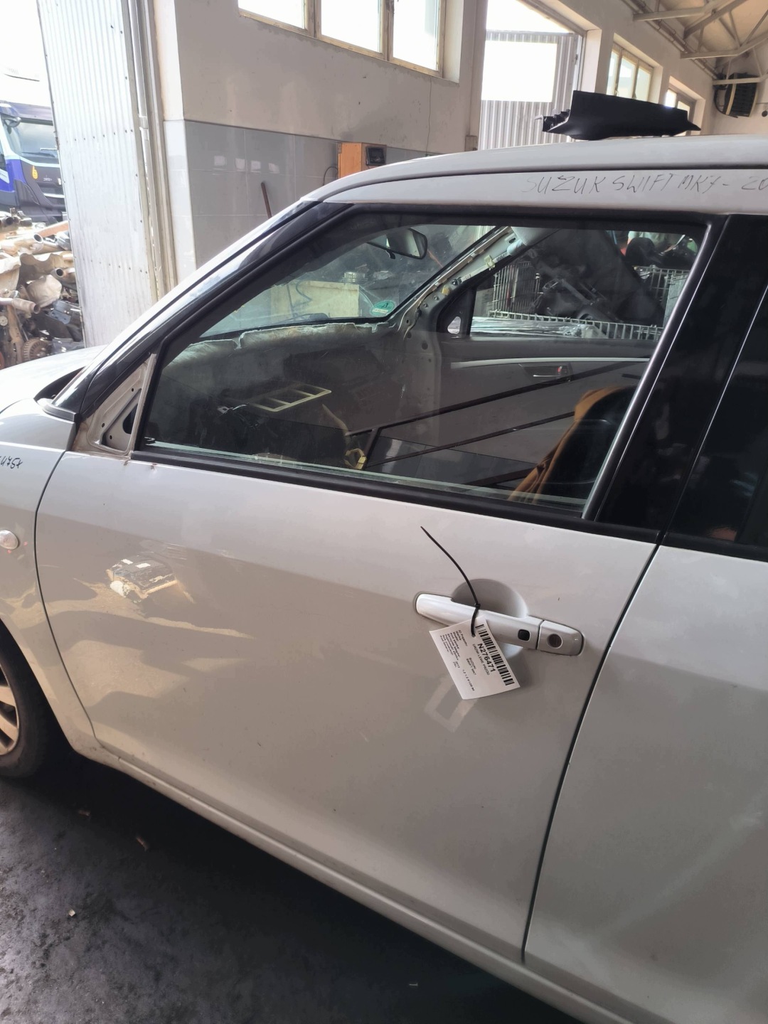 door left front ZNL SUZUKI SWIFT MK7