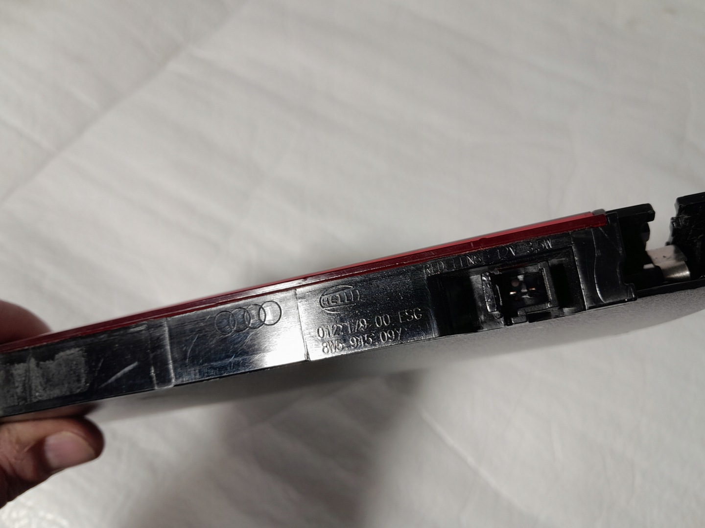 AUDI A4 B9 TRZECIE light STOP 8W5945097