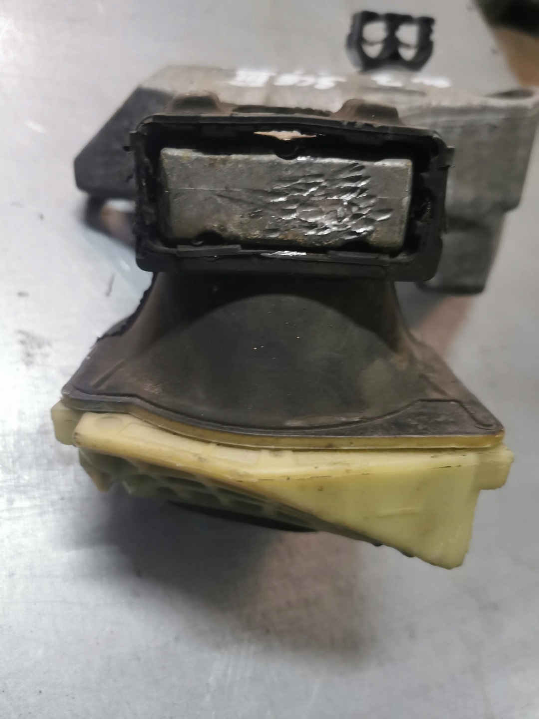 holder engine mount RENAULT SCENIC III 1.4 TCE 112100017R
