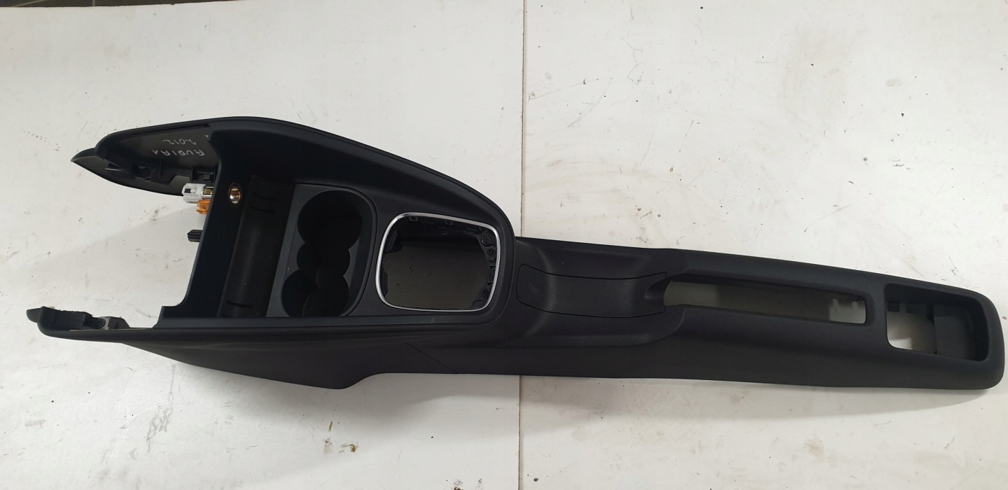 TUNEL console central AUDI A1 2009- 8X 8X0863240D