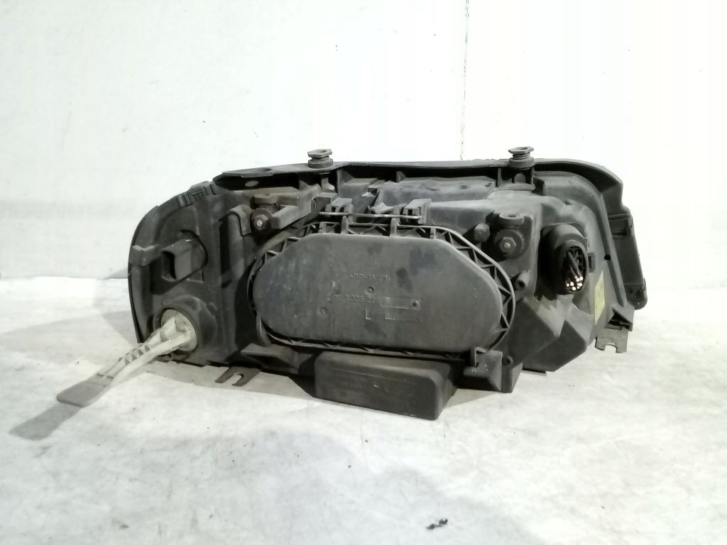 VW Sharan and lift light left front front