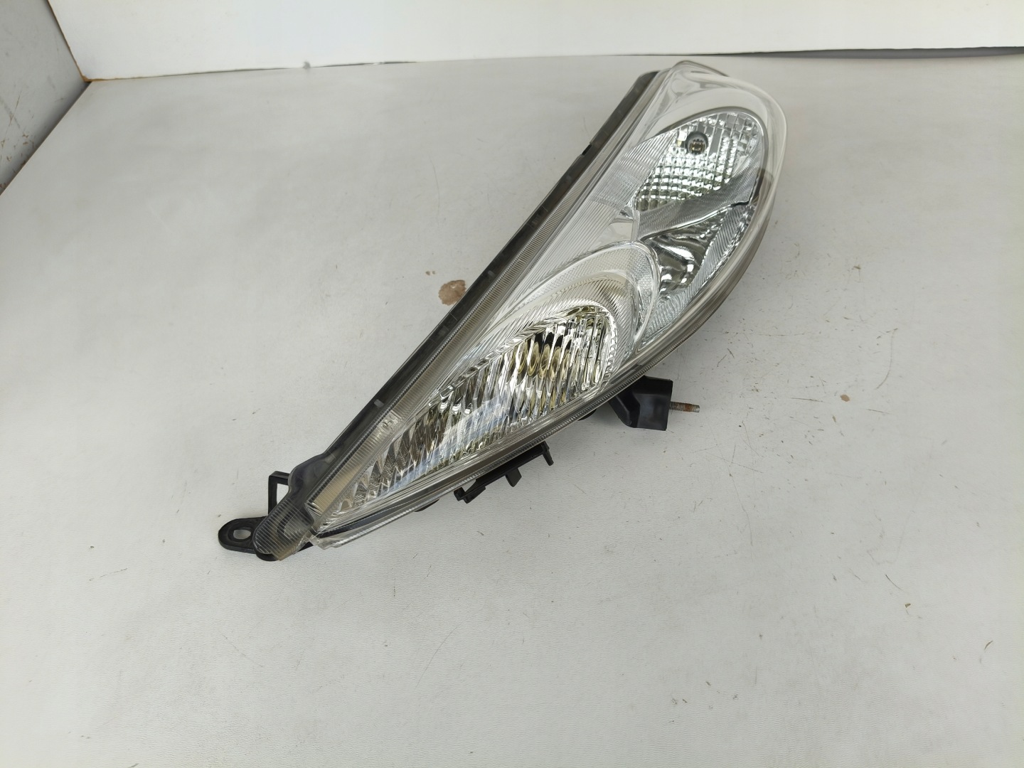light left REFLEKTOR NISSAN JUKE 10-14