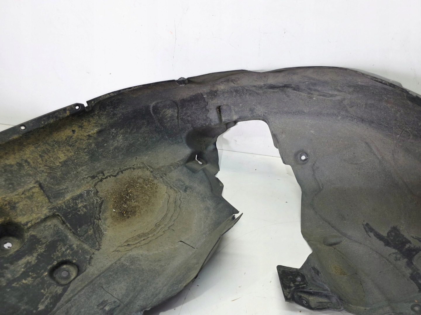 mudguard PLASTITOWE right front AUDI A4 B9 8W0821172G