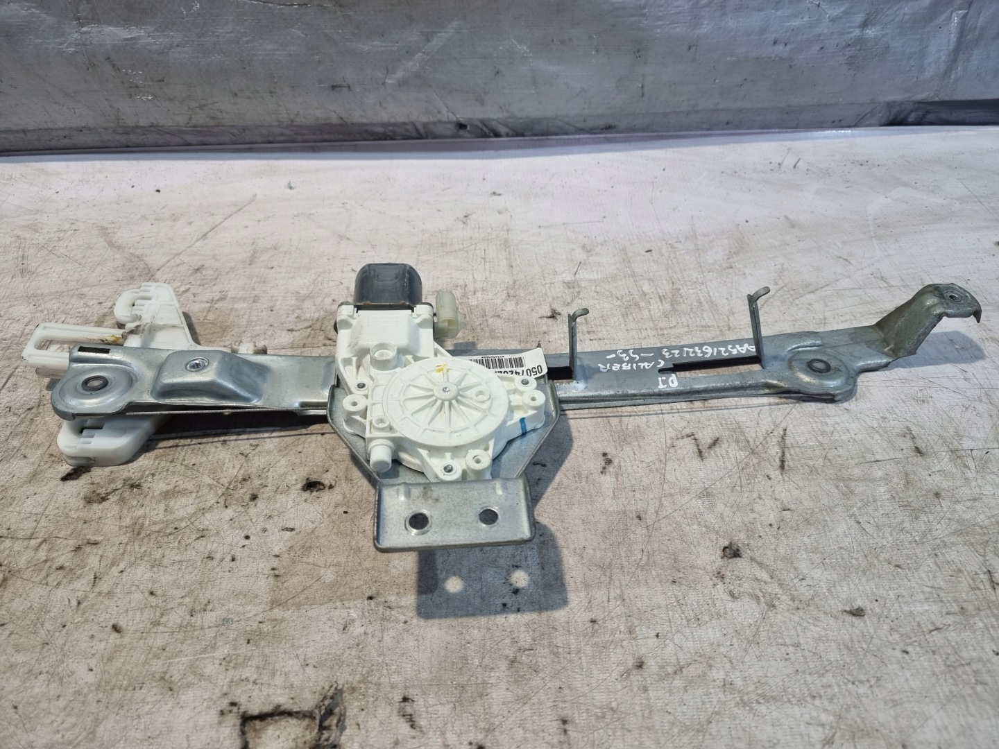 window regulator right rear part OE 05074232AA DODGE CALIBER 07r