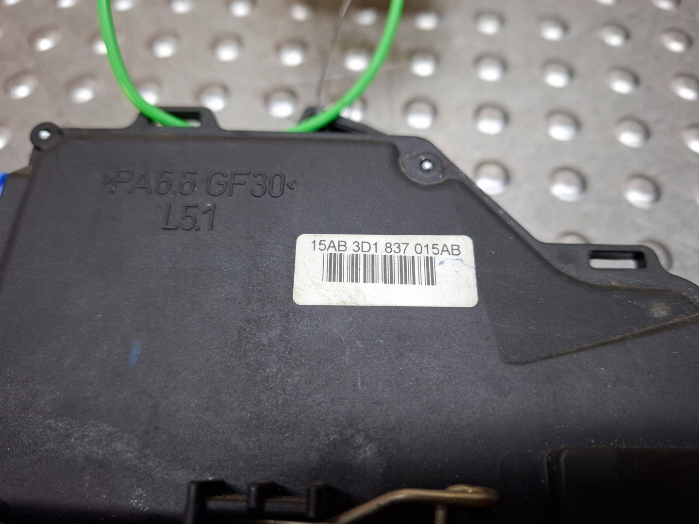 lock door left front 9 PIN 3D1837015AB VW GOLF V JETTA V OCTAVIA II