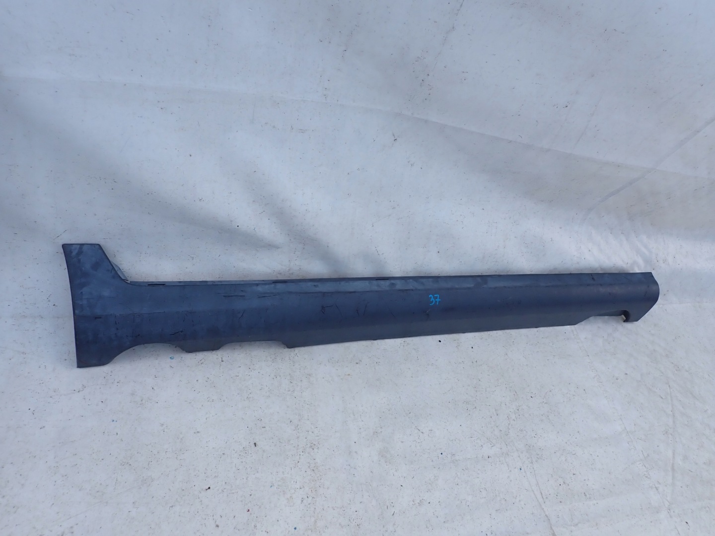 VOLVO XC60 and moulding threshold right threshold right