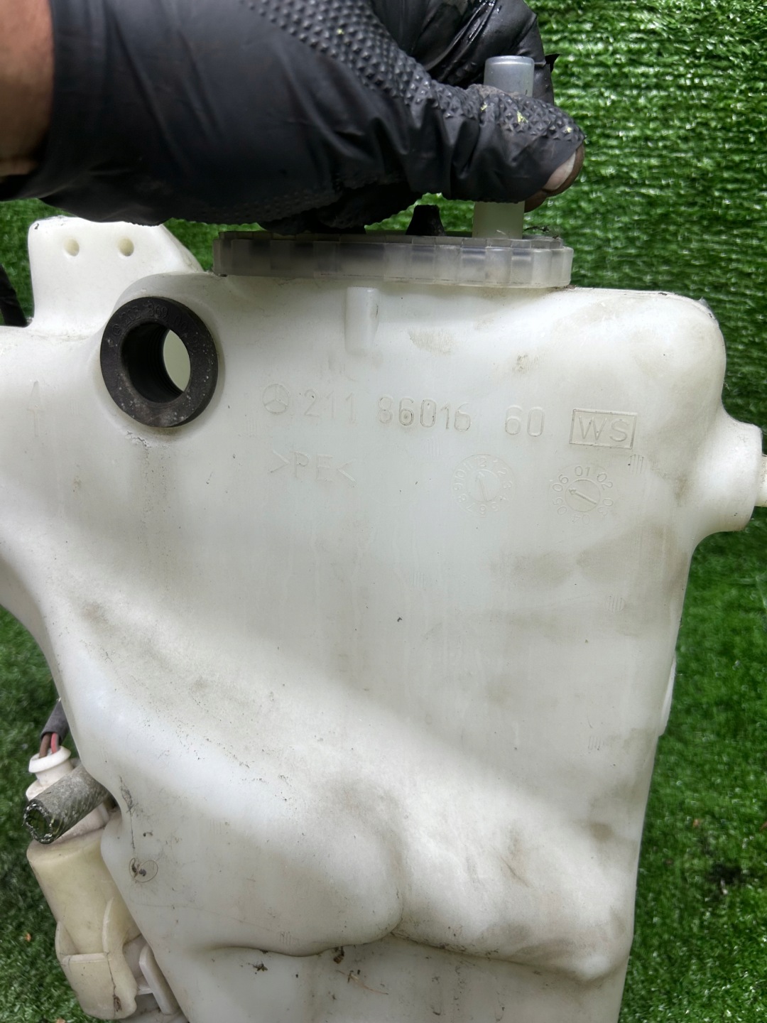 washer fluid tank MERCEDES W211 2118601660