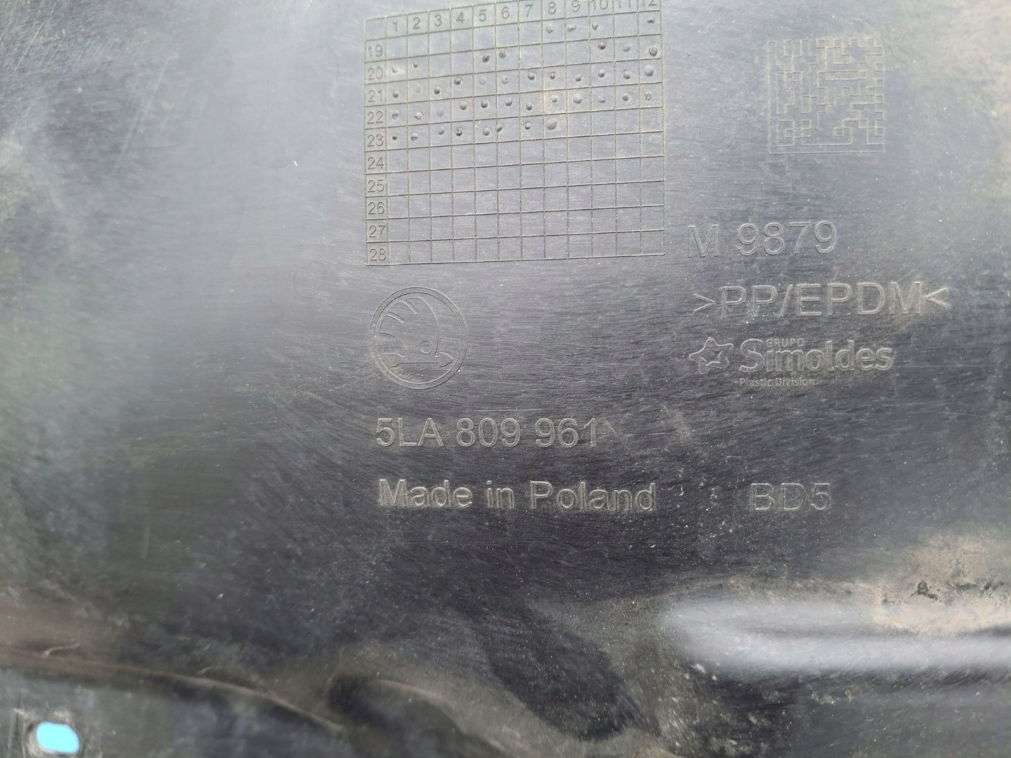 mudguard left front SKODA ENYAQ 2020R->