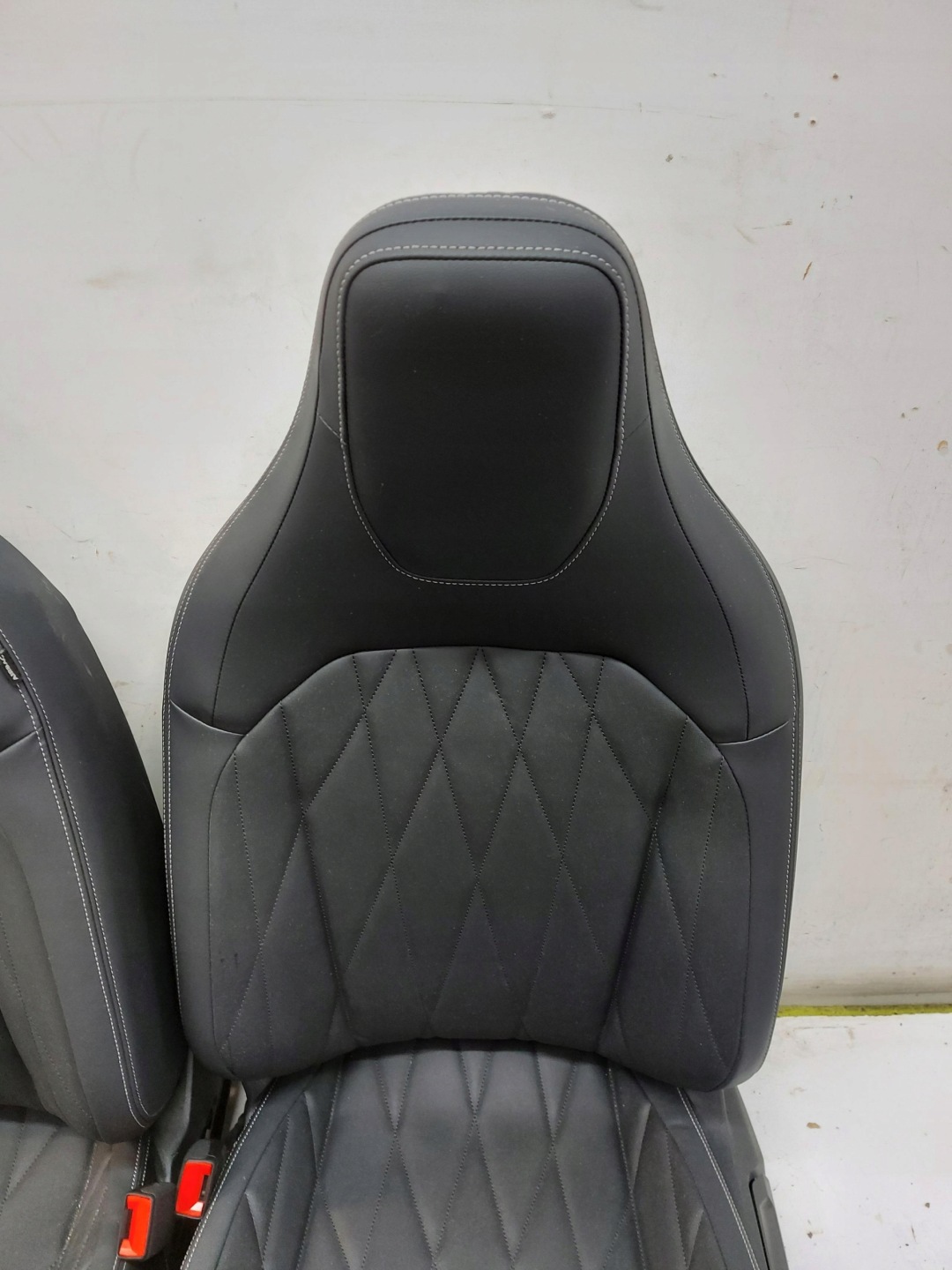 Ford Explorer VII R2KB, KANAPY Sitze vorne heck KPL