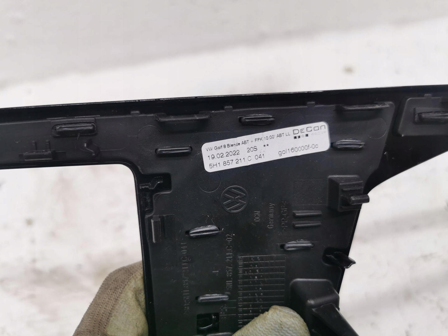 console frame of the dashboard VW GOLF VIII 5H1857211C 20-24