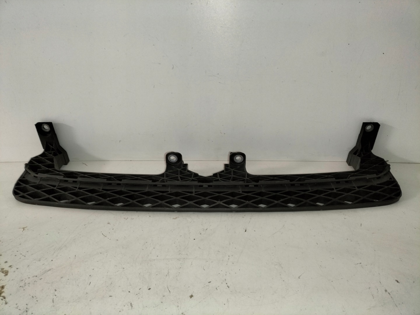 bumper bracket front console central grille VW PASSAT B7 10-14