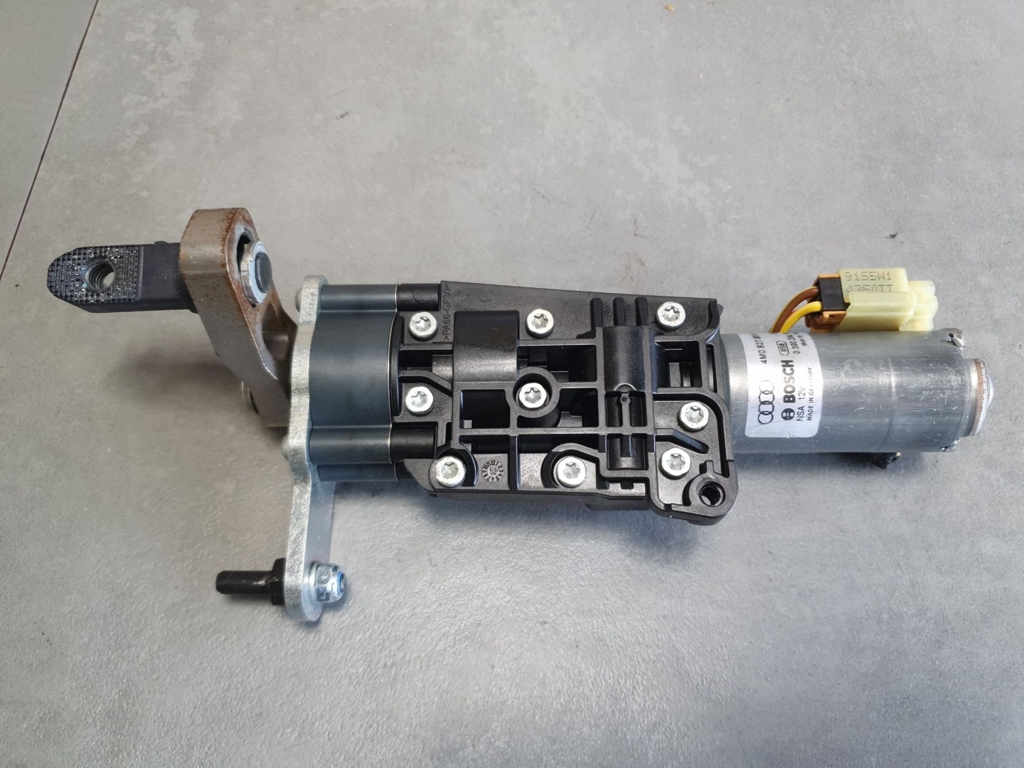 Audi Q7 4M damper electrical bonnet left 4M0827851A
